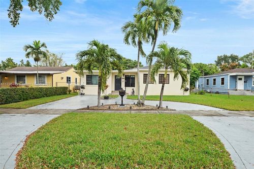 249 Carlisle Dr, Miami Springs, FL, 33166-5041 | Card Image