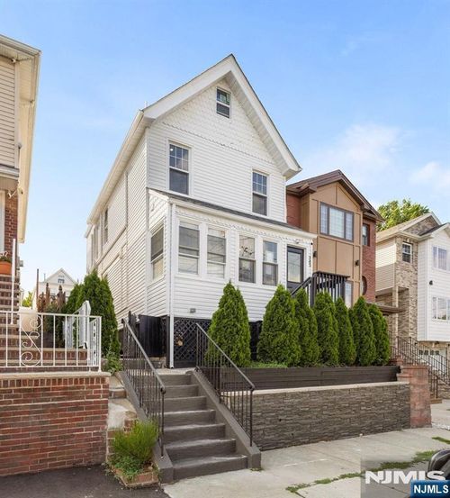345 Forest St, Kearny, NJ, 07032-3532 | Card Image