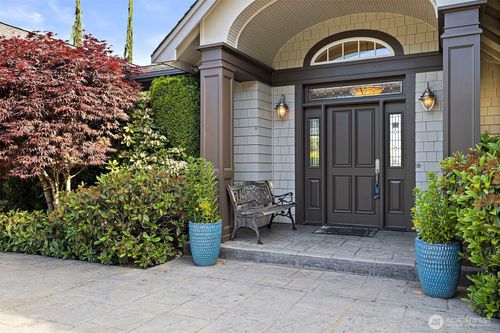 3232 98th Ave Ne, Bellevue, WA, 98004-1813 | Card Image