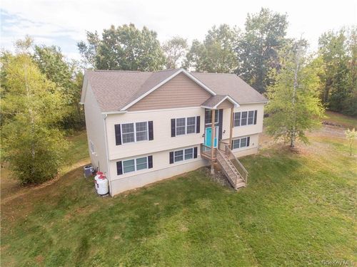 9 Jake Henry Dr, Marlboro, NY, 12542-5032 | Card Image