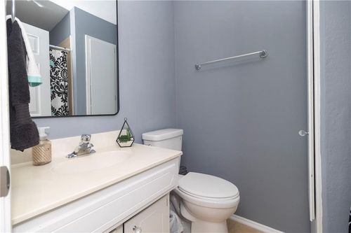 160 Nelson Cir, Olathe, KS, 66061-2914 | Card Image