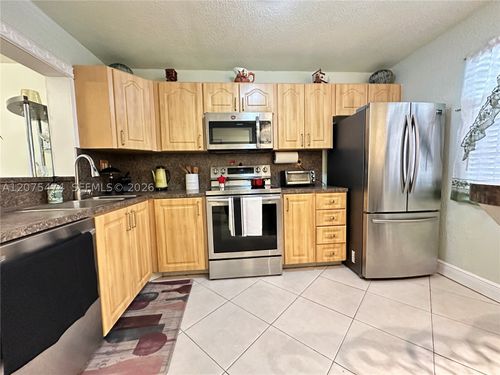 202-b-3910 Inverrary Blvd, Lauderhill, FL, 33319-4373 | Card Image