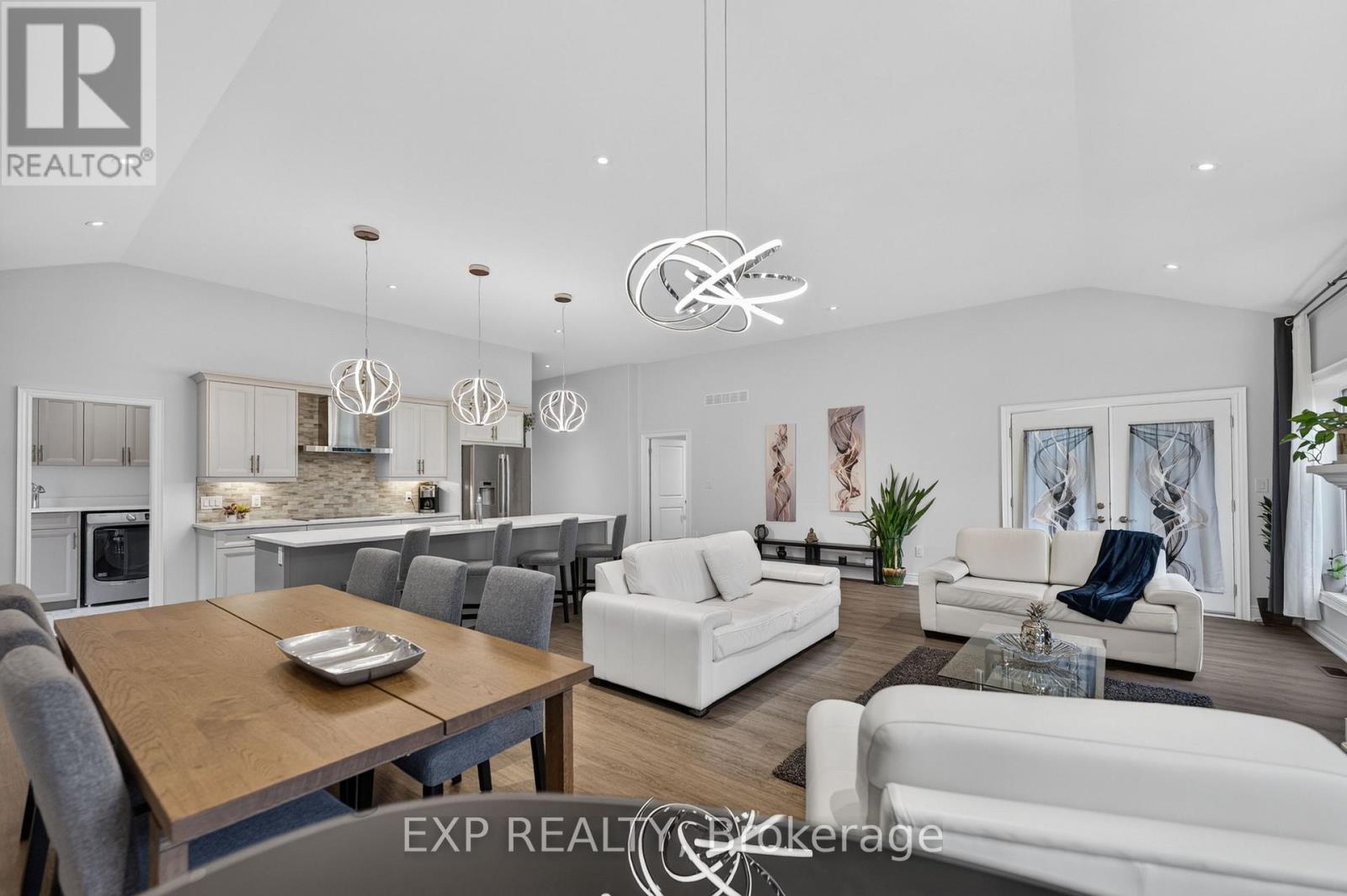 Residential in Fort Erie (Ridgeway) 2