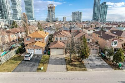 329 Wallenberg Cres, House other with 4 bedrooms, 3 bathrooms and 4 parking in Mississauga ON | Image 1