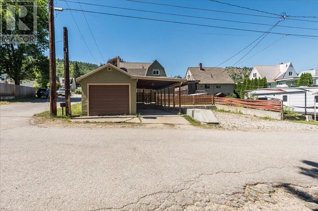 798 Kipling St, House other with 3 bedrooms, 2 bathrooms and 4 parking in Trail BC | Image 6
