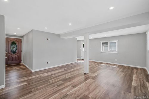 20 Franco Ave, Selden, NY, 11784-1806 | Card Image