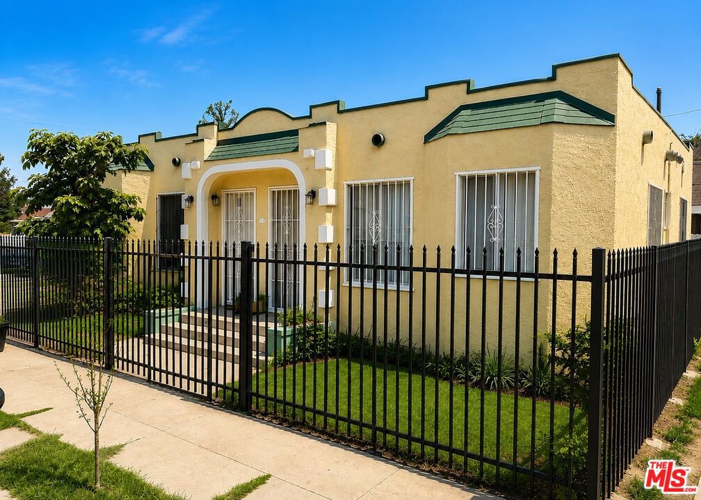 1012 N Willow Ave, Compton, CA 90221
