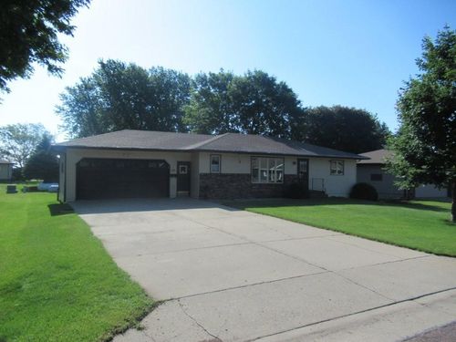 513 S Elizabeth Ave, Hills, MN, 56138-1011 | Card Image