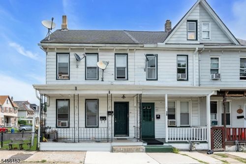 17 Railroad Ave, Phillipsburg, NJ, 08865-3211 | Card Image