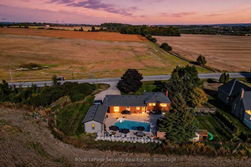 2564 15th Side Road, New Tecumseth, ON, L0G1W0 | Card Image