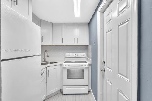 apt-1-101 Se 6th Ave, Pompano Beach, FL, 33060-7229 | Card Image