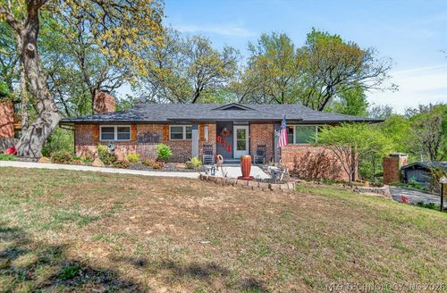 930 Briarwood Dr, Bartlesville, OK, 74006-4402 | Card Image