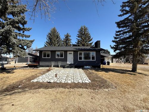 201 4th Ave Se, Rosetown, SK, S0L2V0 | Card Image