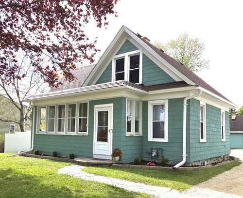 913 E Washington Street, West Bend, WI, 53095 | Card Image