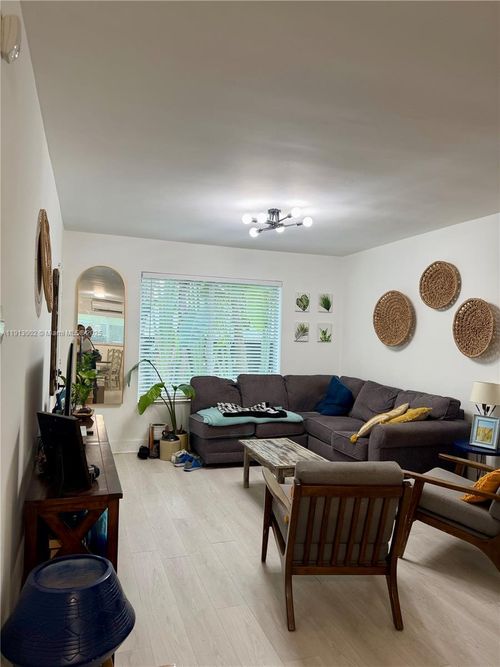 apt-2-1198 Marseille Dr, Miami Beach, FL, 33141-2839 | Card Image