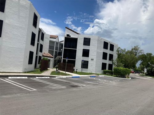 apt-313-212 Lake Pointe Dr, Oakland Park, FL, 33309-7715 | Card Image