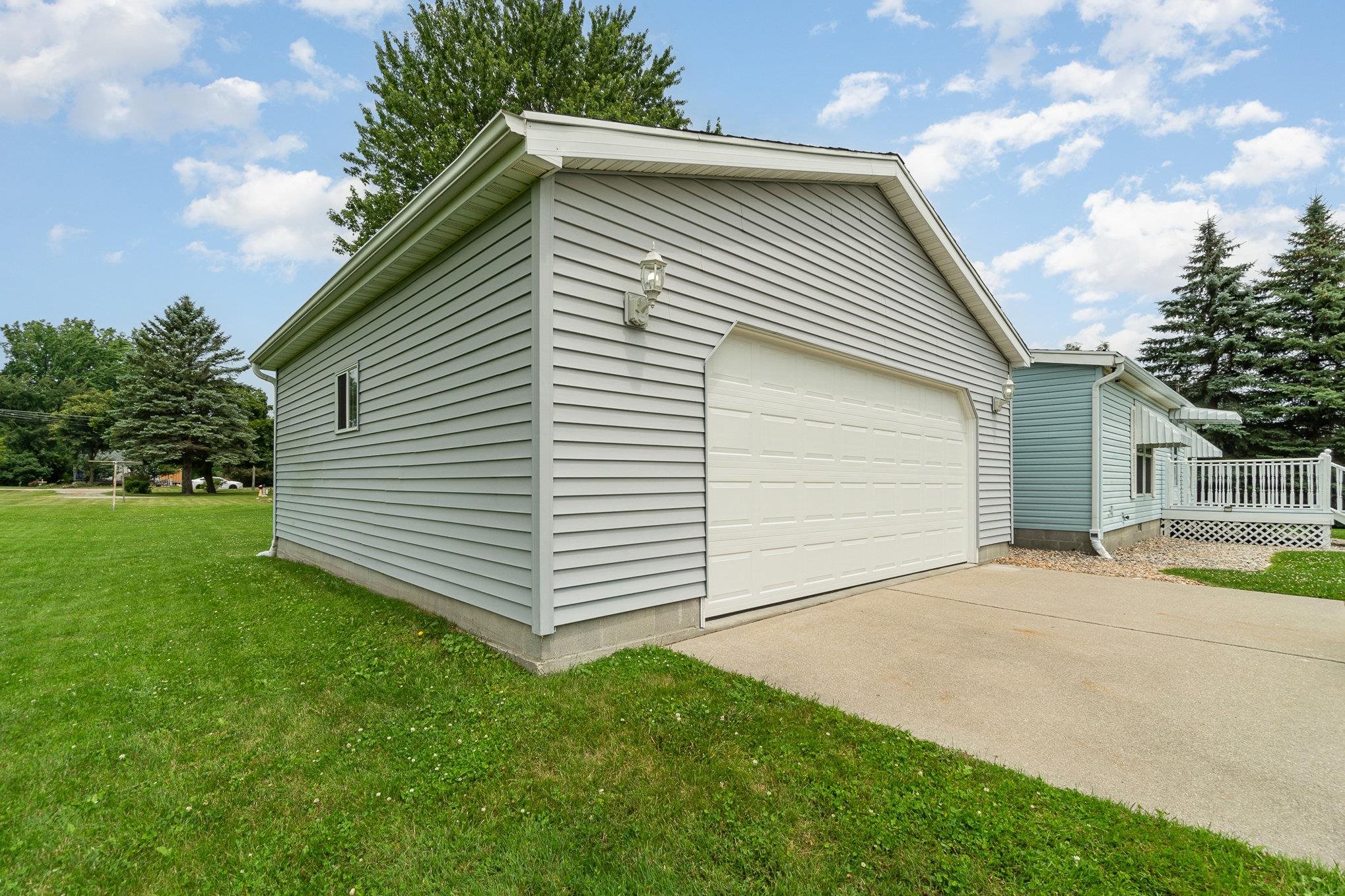 Alice St, Merrill, MI 48637