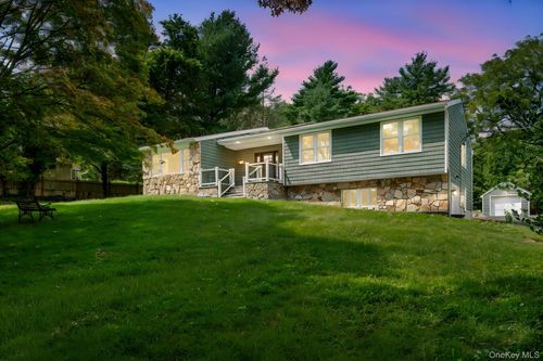40 Lakeside Dr, Centerport, NY, 11721-1514 | Card Image