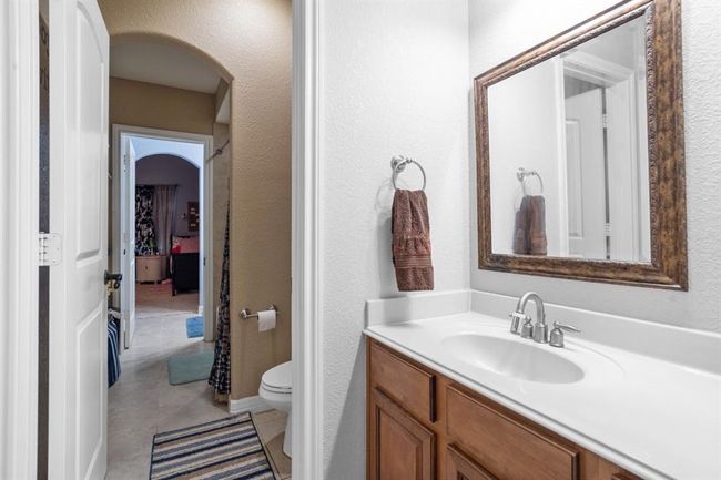 Jack and Jill style bathroom between secondary bedrooms 2 and 3 | Image 36