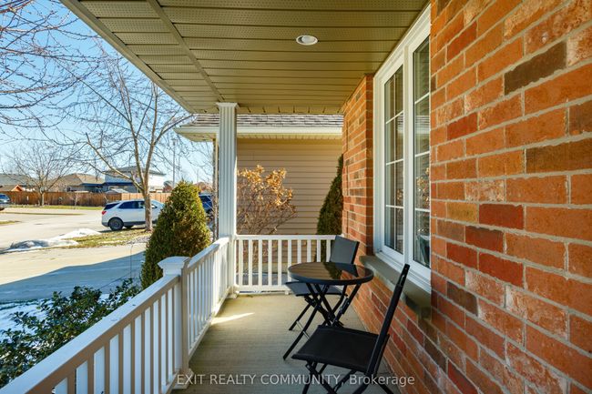 4369 Sixth St, House other with 4 bedrooms, 2 bathrooms and 2 parking in Petrolia ON | Image 4