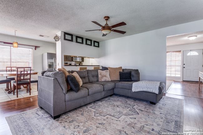 9921 Flatland Trl, House other with 3 bedrooms, 2 bathrooms and null parking in Converse TX | Image 4
