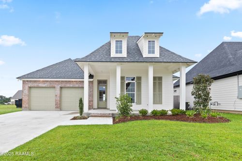 302 Alexander Palm Ave, Youngsville, LA, 70592-6915 | Card Image