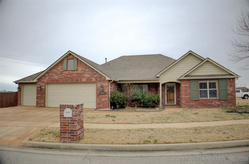 13077 N 124th East Ave, Collinsville, OK, 74021-7177 | Card Image