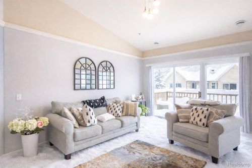 12487 First Ave, Southgate, MI, 48195-3541 | Card Image