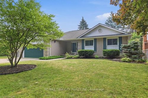 369 Crimson Dr, Waterloo, ON, N2K2V2 | Card Image
