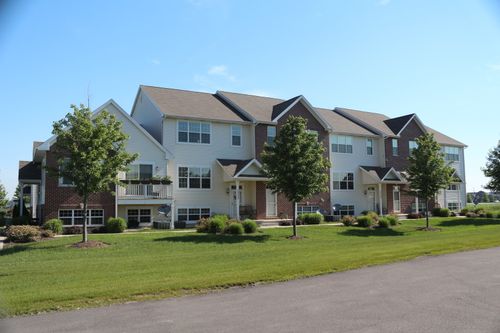 b-2206 Concord Dr, Sycamore, IL, 60178-8870 | Card Image