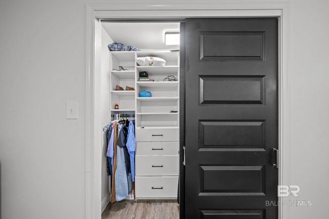 Closet | Image 20