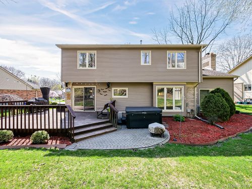 878 River Bend Dr, Rochester Hills, MI, 48307-2728 | Card Image