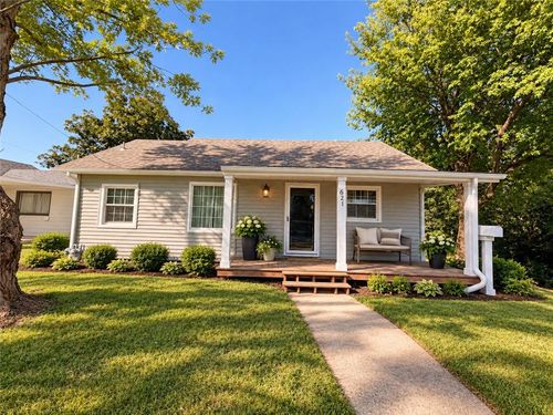 621 E Spring Ave, Bonner Springs, KS, 66012-1139 | Card Image