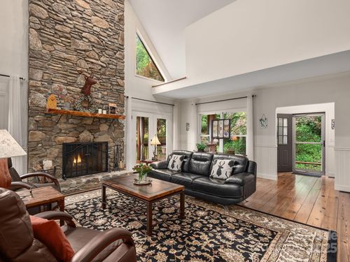 420 Chimney Rock Dr, Weaverville, NC, 28787-0019 | Card Image