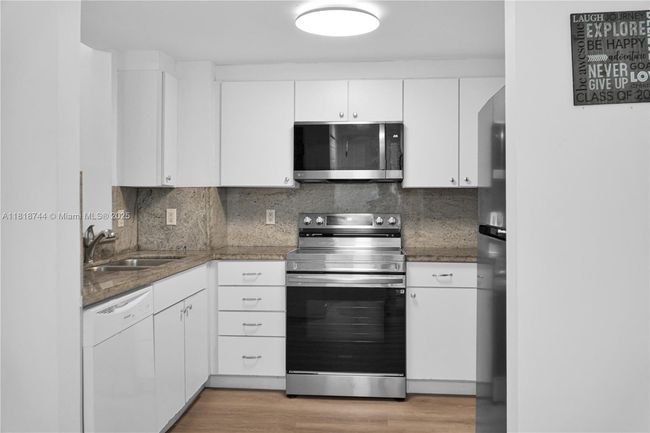 APT-2310 - 1250 S Miami Ave, Condo with 1 bedrooms, 2 bathrooms and null parking in Miami FL | Image 7
