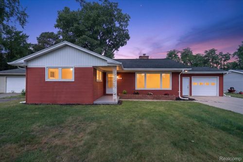 9737 Silverside, South Lyon, MI, 48178-8811 | Card Image