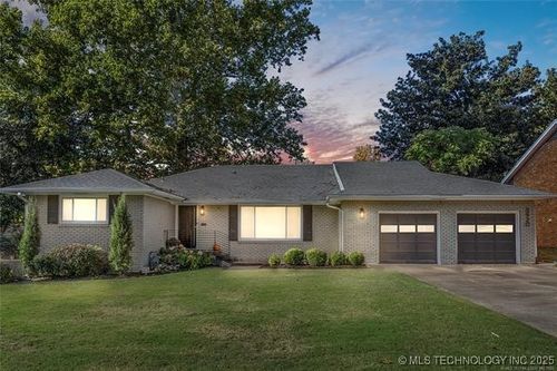 3920 Utica Ave, Tulsa, OK, 74105-8121 | Card Image