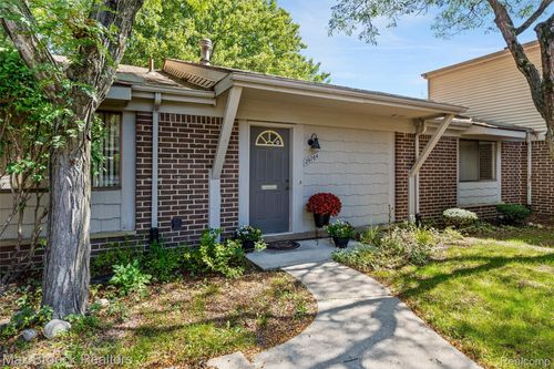 29764 Farmbrook Villa Ln, Southfield, MI, 48034-1040 | Card Image