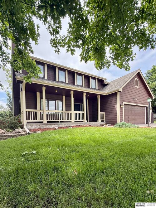 110 Fleetwood Dr, Papillion, NE, 68133-2391 | Card Image