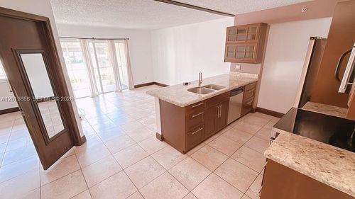 7-104-470 S Park Rd, Hollywood, FL, 33021-8748 | Card Image