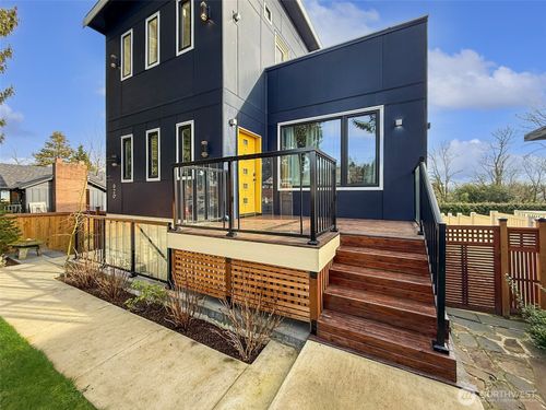 620 Stevens Ave Nw, Renton, WA, 98057-3421 | Card Image