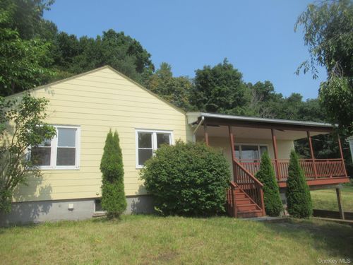 33 Meadow Ave, Chester, NY, 10918-1212 | Card Image