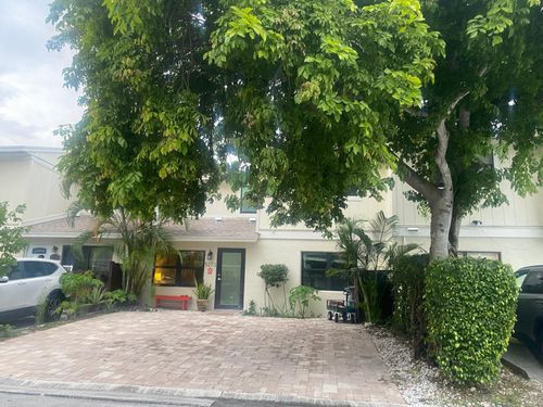 5273 Tennis Ln, Delray Beach, FL, 33484-6646 | Card Image