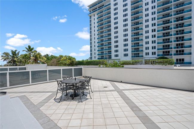 404 - 2401 Collins Ave, Condo with 2 bedrooms, 2 bathrooms and null parking in Miami Beach FL | Image 38