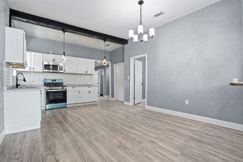 1107 E Allen Ave, Fort Worth, TX, 76104-7548 | Card Image