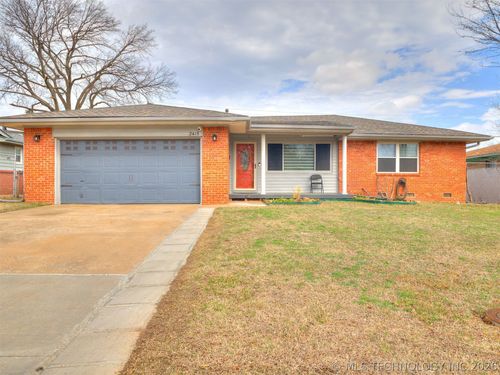 2415 W 45th Pl, Tulsa, OK, 74107-6752 | Card Image