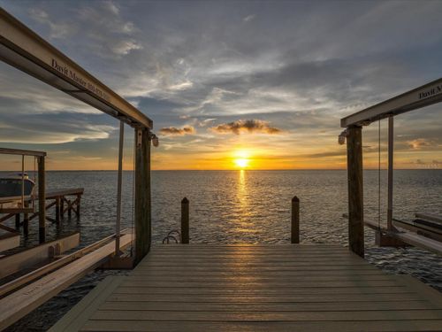 5101 Westshore Dr, NEW PORT RICHEY, FL, 34652-8006 | Card Image