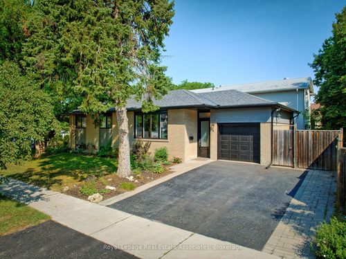 4 Sabine Rd, Etobicoke, ON, M9B3A7 | Card Image