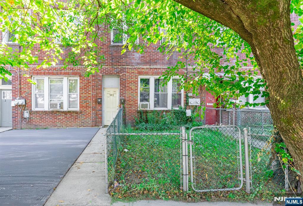 Residential Income in Englewood 3