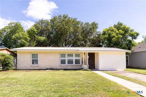 2001 E Rosebud Ave, Victoria, TX, 77901-3534 | Card Image